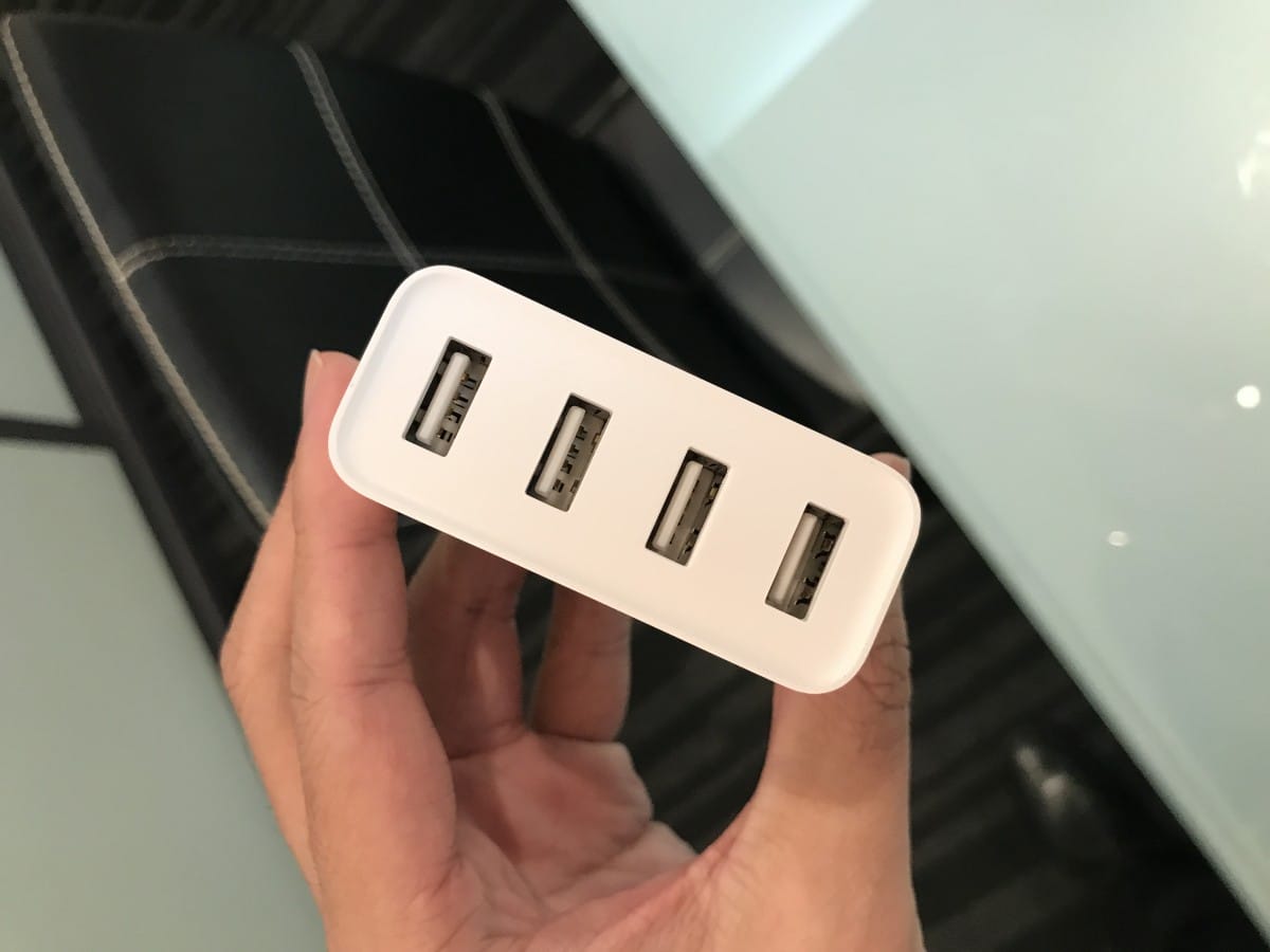 我要打四個！一個擋四個的 - 小米 4port 電源供應器