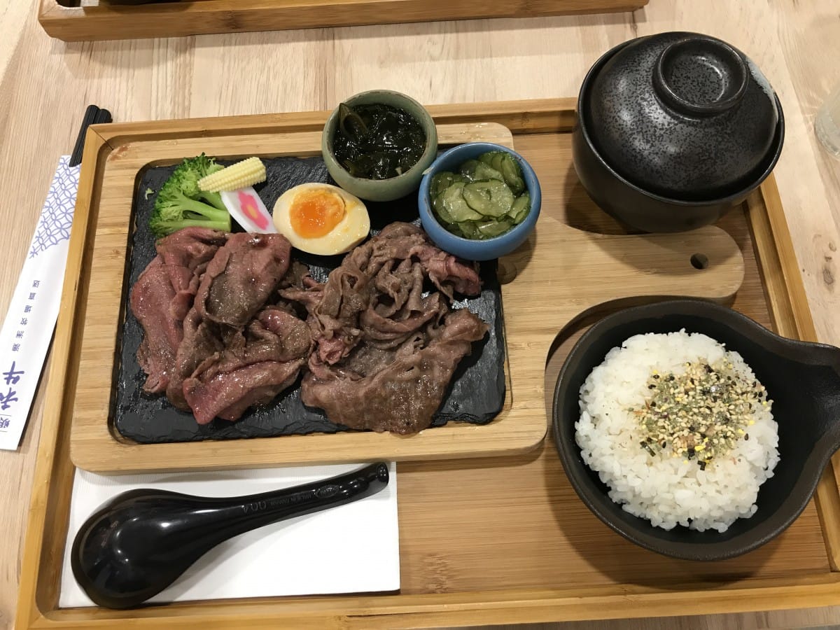 300元就可以吃到和牛！ 明治和牛ATT店